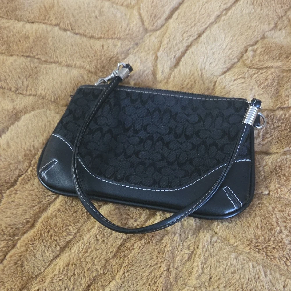 Coach Black Signature Wristlet - Picture 1 of 4